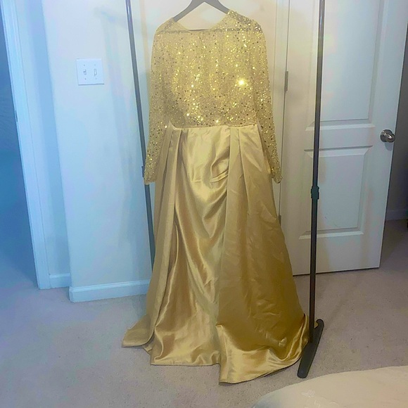 Wedding Dress - Picture 1 of 1